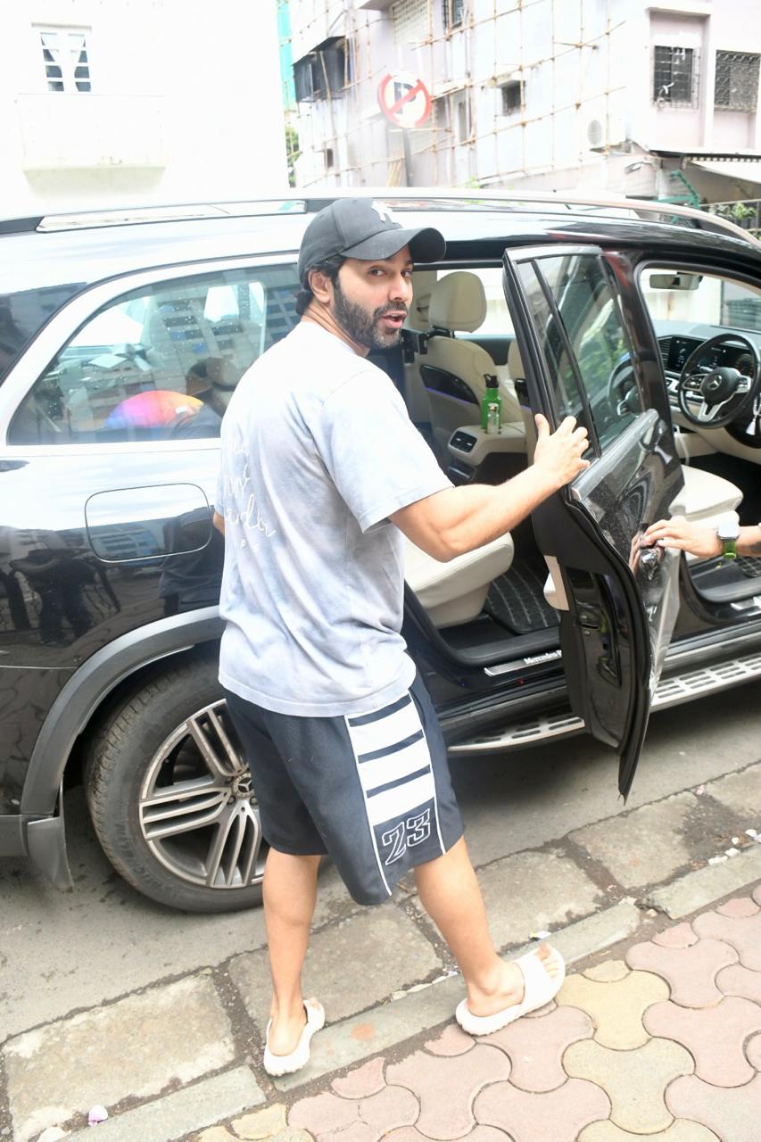 Varun Dhawan was spotted seemingly after a gyming session in Khar as he sat in his car and seemed to be in a hurry.